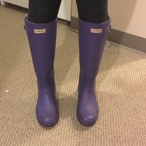 Hunter rain boots (purple)